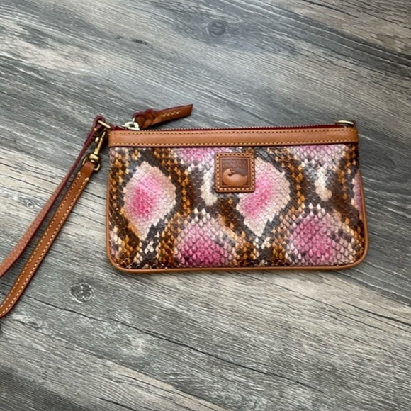 VINTAGE Dooney & Bourke collector’s snake embossed satchel in very rare color!💕 - Picture 4 of 15